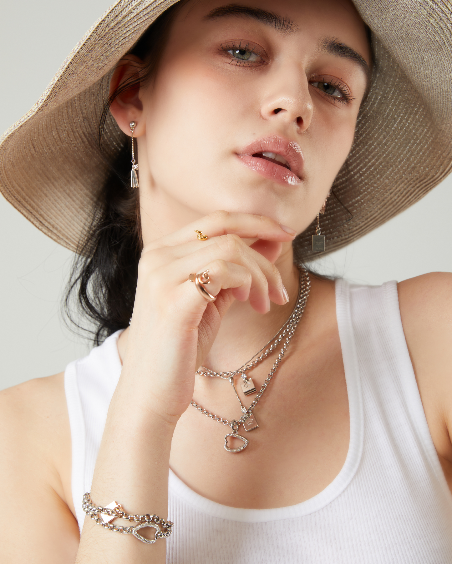 Alice Bracelet, Lips