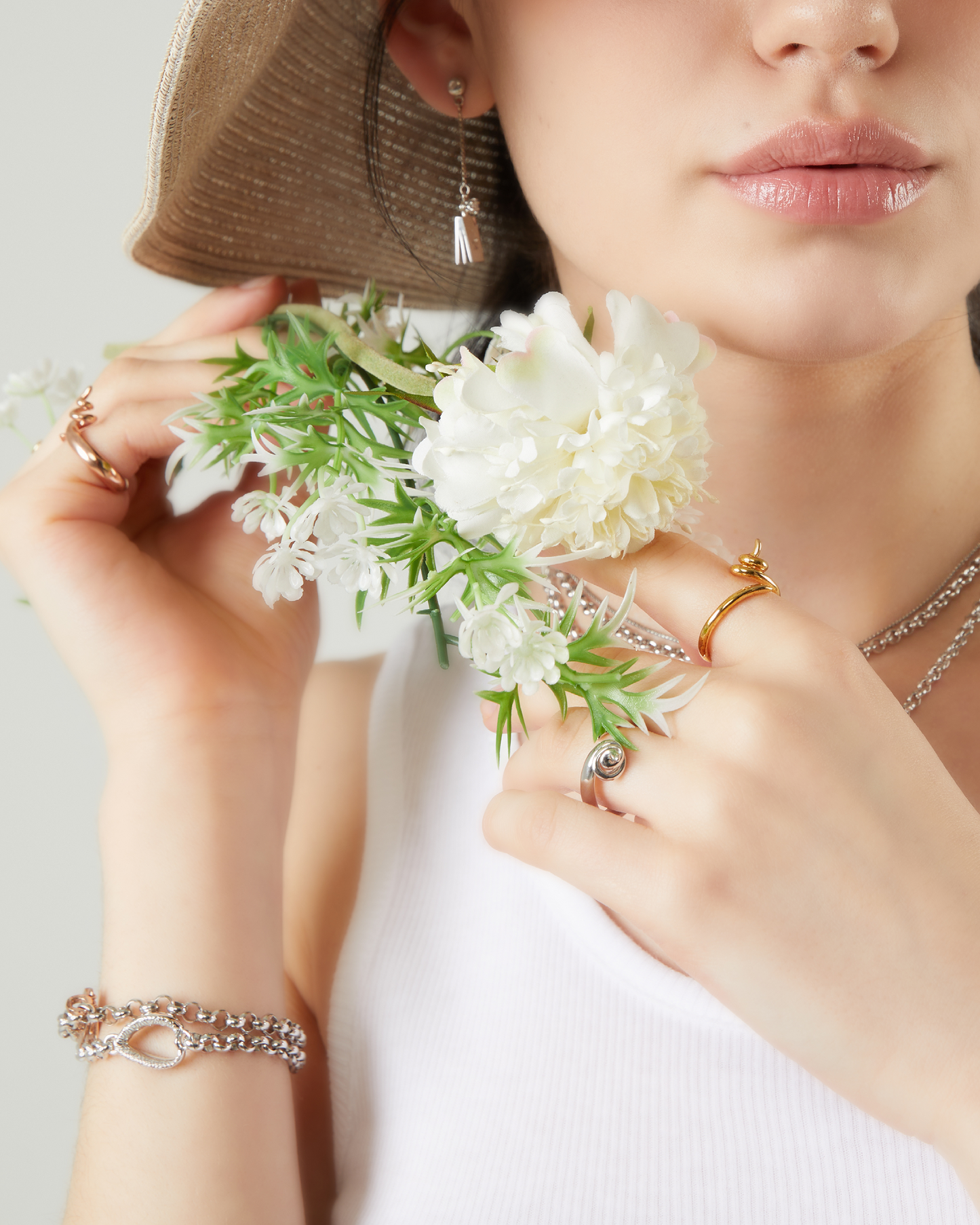 Alice Bracelet, Lips