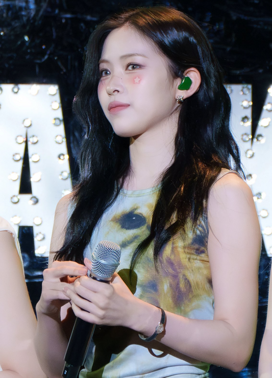 ITZY 잇지 류진님 with Twined Leather Bracelet